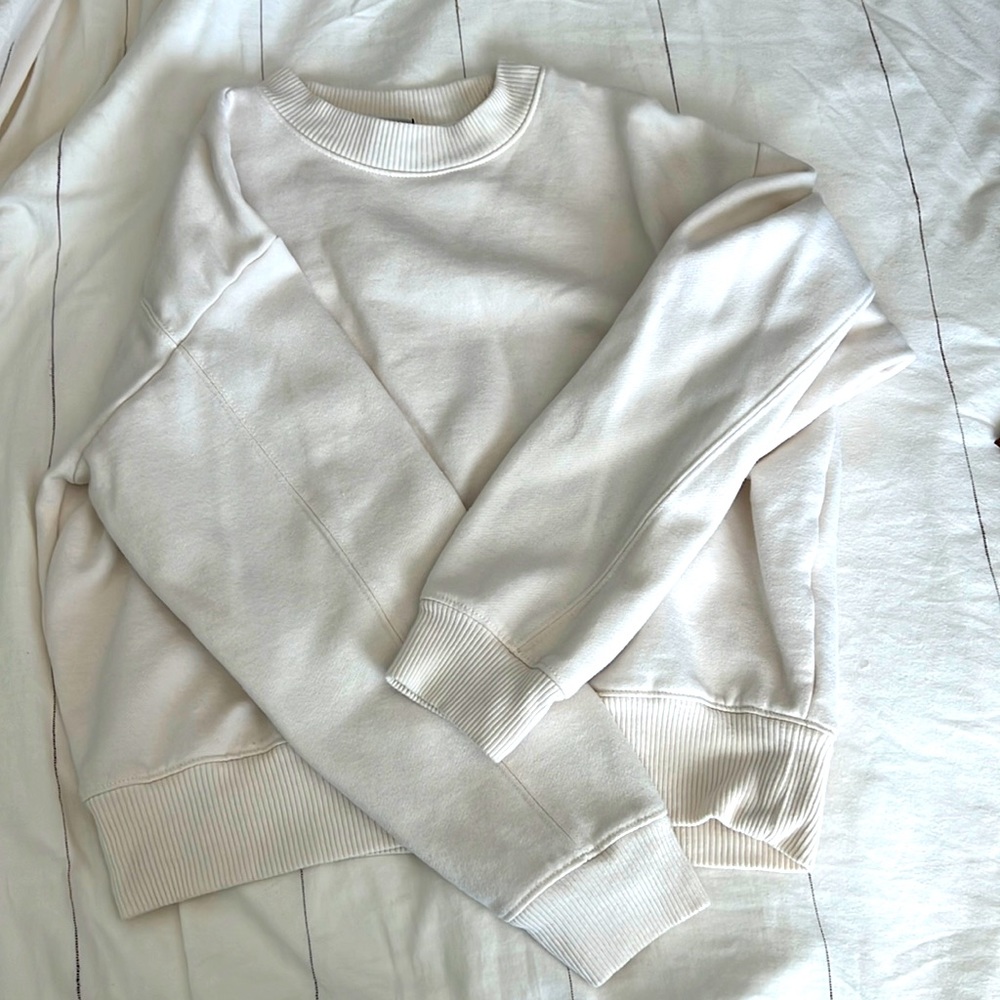 Cropped cream sweatshirt size S